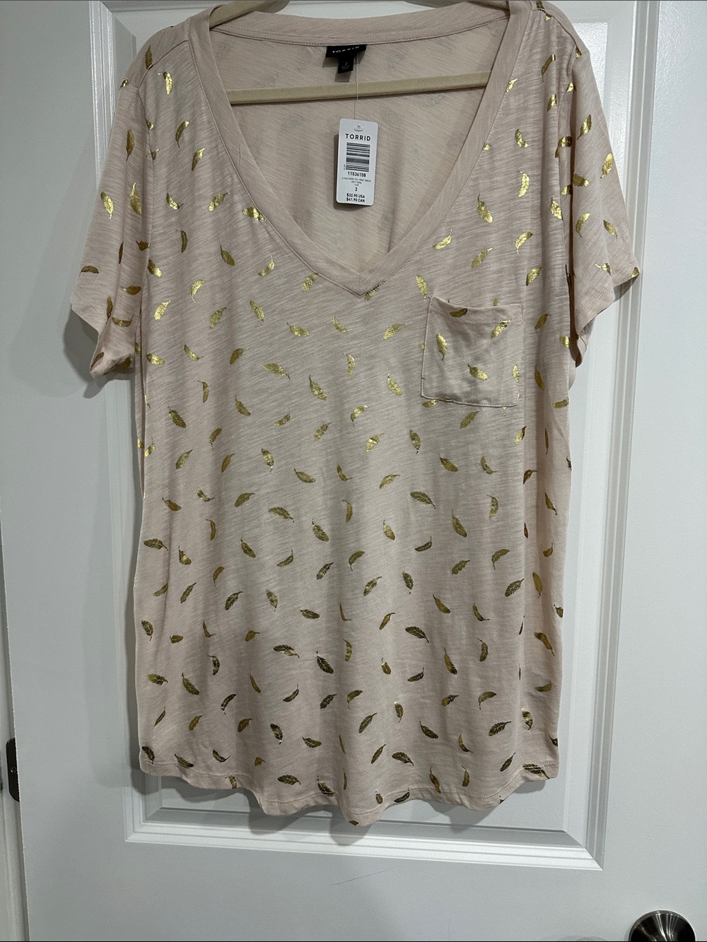 torrid Cream Short Sleeve V-Neck Tee with Gold Foil Feather Accents